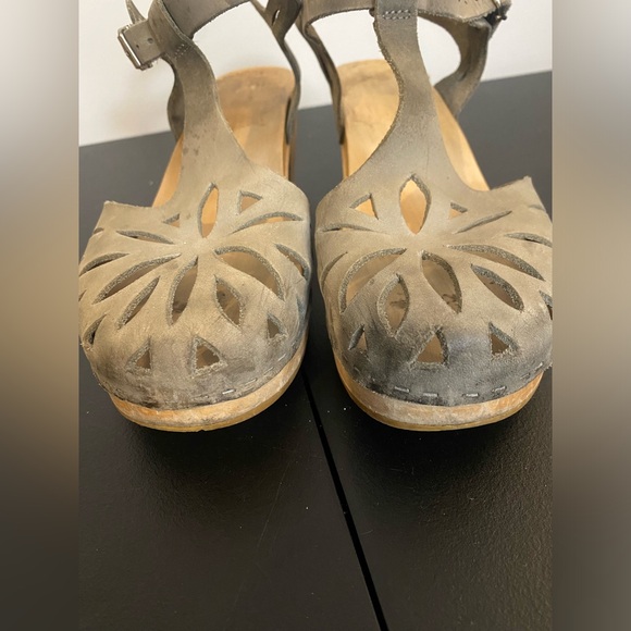 Swedish Hasbeens Mary Jane lacy clogs size 8 with wooden sole and buckle closure - Picture 3 of 15